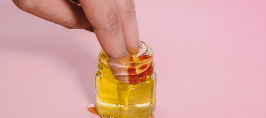 Olejowanie paznokci jak działa